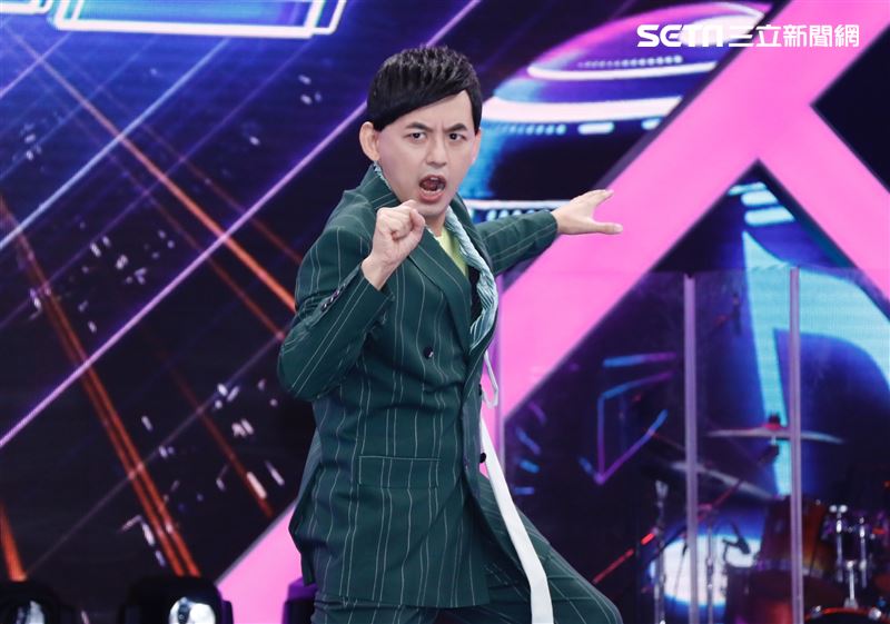 黃子佼所主持的素人選秀節目《平民巨星》請來本土天團玖壹壹擔任評審。（圖／記者林聖凱攝影）