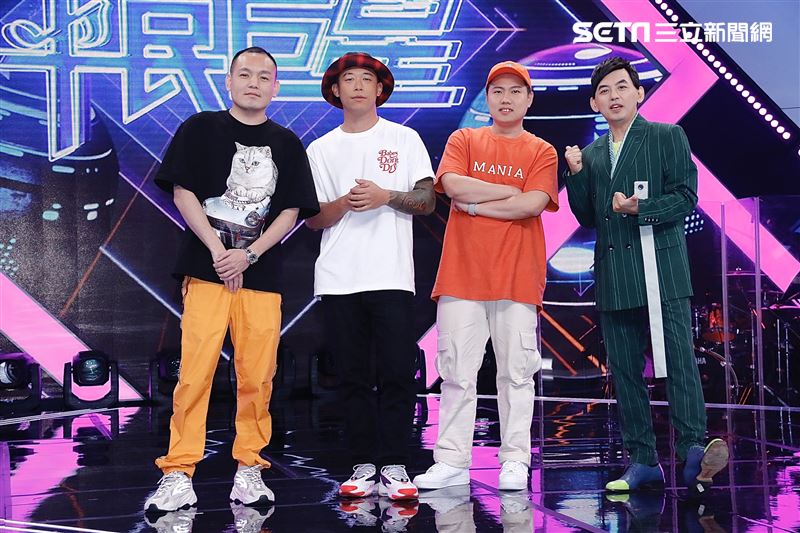 黃子佼所主持的素人選秀節目《平民巨星》請來本土天團玖壹壹擔任評審。（圖／記者林聖凱攝影）