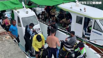 蘭嶼人擠爆！海中看人比看魚還多