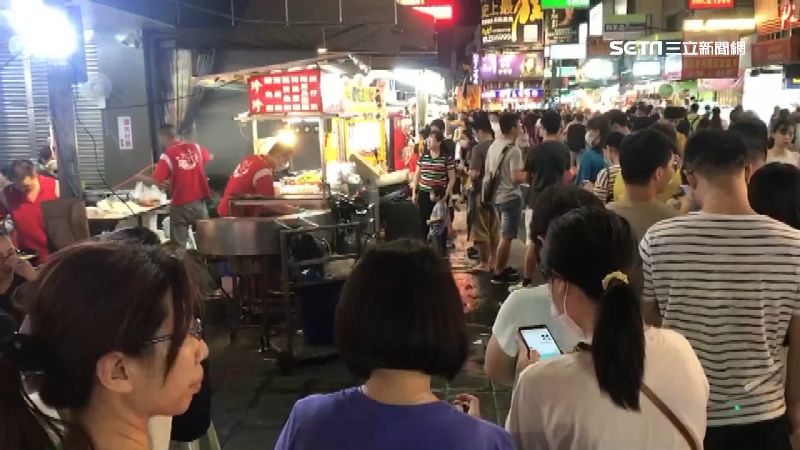 嘉義文化路夜市擠爆　攤商：手沒停過