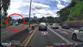 恐怖三寶倒退嚕沒在怕　差點擊落客運