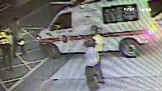 嫌救護車不闖紅燈　家屬激動扯方向盤