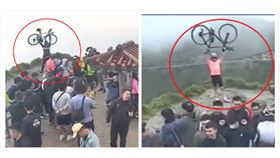 站合歡山懸崖拍照　險成「天國騎士」（圖／翻攝自即時影像監視器）