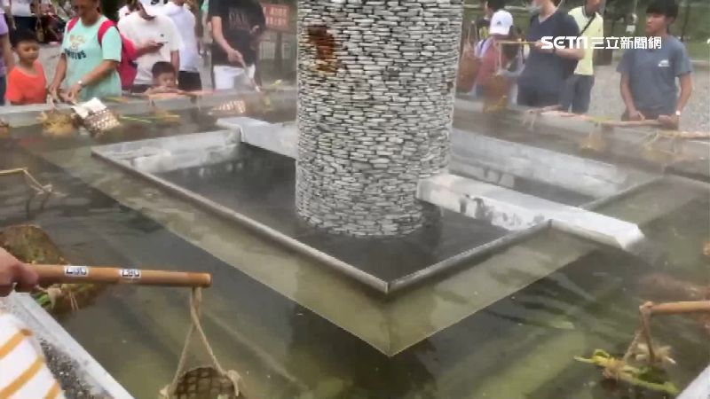 清水地熱人潮塞爆　水池留下滿滿蛋殼