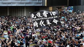 反送中,港警,暴力,煙霧彈,和平,集結,集會,驅離,胡椒噴霧,反抗,臥底, 圖／翻攝自立場新聞