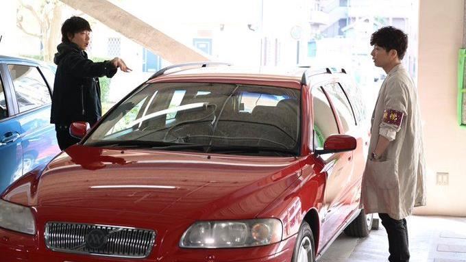 闖紅燈撞爛警車！男星驚傳開工出車禍