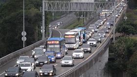 收假日　國5北向壅塞（2）二二八連假最後一天，國道5號1日出現北返車潮，高公局預估，國5北向塞車情形，可能要到晚間10時才紓解。中央社記者鄭傑文攝　109年3月1日