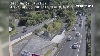 國5北上大塞車　雪隧車速剩30公里