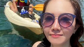 謝忻今（28）日臉書發文講述自己在東北角錄製外景，更附上一張養眼比基尼照。（圖／翻攝自謝忻臉書）