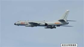 共機轟6（圖／取自日本防衛省統合幕僚監部）