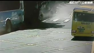陽明山遊覽車剎車失靈　撞擊瞬間曝光