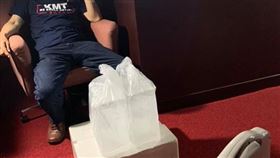 藍委闖議場瞎喊要求開冷氣（圖／翻攝立法委員葉毓蘭臉書）