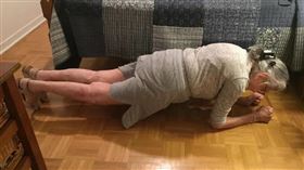 100歲嬤做平板撐30秒（圖／翻攝自reddit）