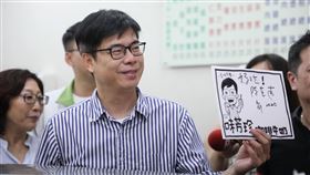 陳其邁視察十全滯洪池,吃早餐