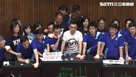 國民黨,民進黨,立委,立法院,議場,監委,破門
（國民黨死守主席台,江啟臣,蔣萬安,,