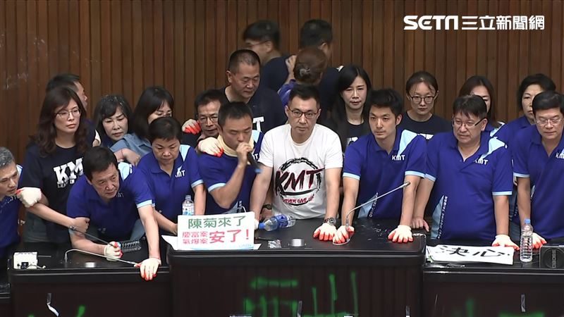 藍抗爭20小時落幕　網：曇花運動？