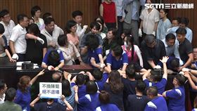 李貴敏肘擊賴品妤（國民黨,民進黨,立委,立法院,議場,監委,破門