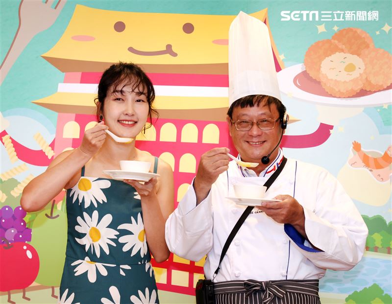 巴鈺與環保署長張子敬推廣惜食。（記者邱榮吉/攝影）