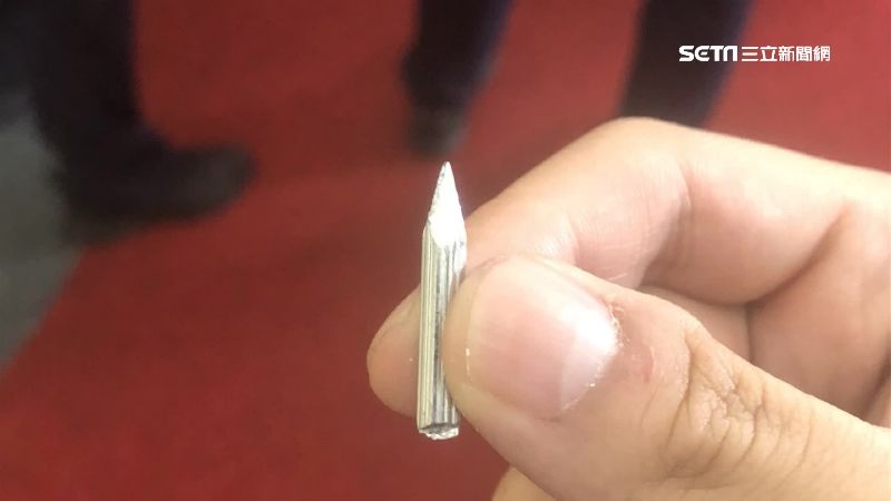 鐵釘插進頸動脈　他頭暈10年險中風