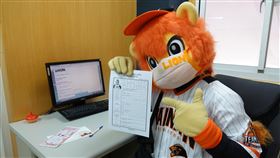 ▲萊恩報名測試會。（圖／統一獅隊提供）