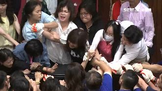 藍委喊佔議場三天三夜　20小時破功