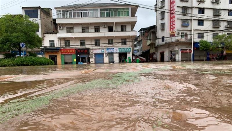 壺口瀑布變金黃　黃河沿岸洪水警戒中