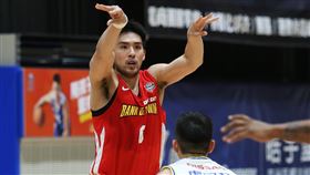 SBL開朝元老陳順詳將退休超級籃球聯賽（SBL）台灣銀行總教練陳國維29日證實，SBL現役唯一開朝元老球員、台銀射手陳順詳（紅色球衣）將高掛球鞋，球團計劃後續將為陳順詳舉辦引退儀式。（中華民國籃球協會提供）中央社記者黃巧雯傳真　109年6月29日