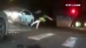 汽車撞飛機車　騎士：安全帽很重要