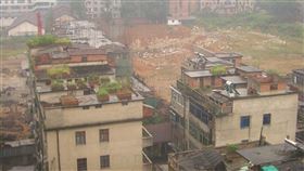 「小產權房」是指在農村屬集體所有的土地上，自行建設銷售的住房。（圖／翻攝自維基百科）