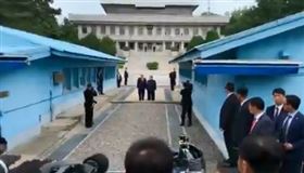 ▲2019年6月30日川普跨越38度線。（圖／翻攝自推特）