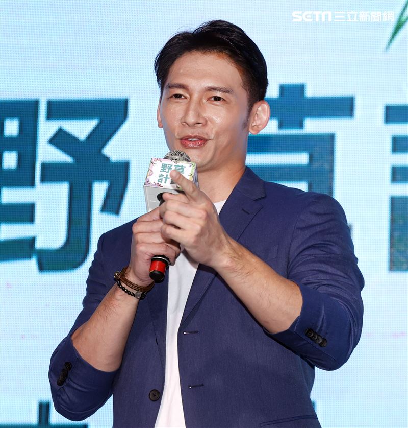 溫昇豪擔任野草計劃評審。（記者邱榮吉/攝影）