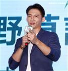 溫昇豪擔任野草計劃評審。（記者邱榮吉/攝影）