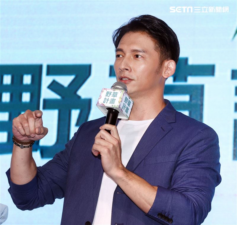 溫昇豪擔任野草計劃評審。（記者邱榮吉/攝影）