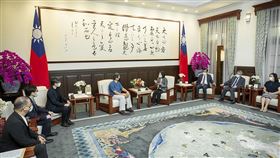 接見傑出建築師獎得獎人，總統：透過政府引導，翻轉台灣的建築物，讓台灣人可以有更好的生活空間（圖／總統府）