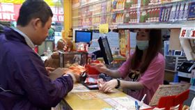 ▲威力彩，投注站。（圖／匯星彩券行提供）