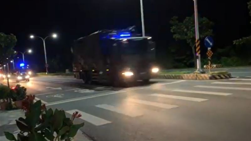 台東驚見天弓三型飛彈車　女震撼感動