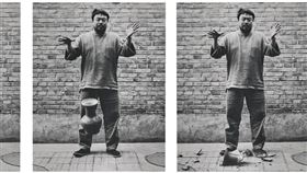 艾未未失手（圖／翻攝自當代藝術晚拍）