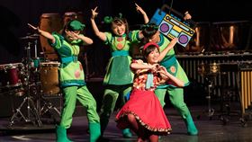 豆莢寶寶兒童音樂會　大小朋友一起敲打帶動唱朱宗慶打擊樂團推出豆莢寶寶兒童音樂會，將在全台巡演30場，以打擊樂為媒介，結合樂器與節奏，搭配活潑唱跳，讓家長與孩子共度動感音樂時光。（朱宗慶打擊樂團提供）中央社記者趙靜瑜傳真　109年6月30日