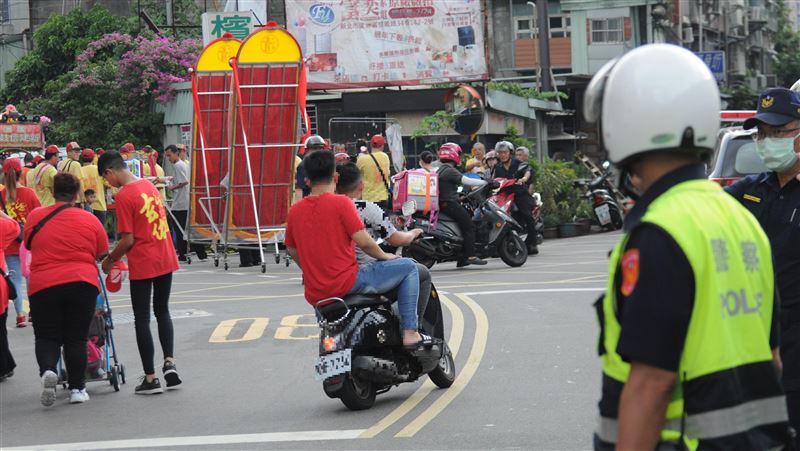神明只保佑守規則的人！警狂開34單
