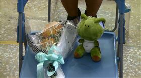 悲傷畢典！12歲棒球好手遭撞身亡　姊代領畢業證書