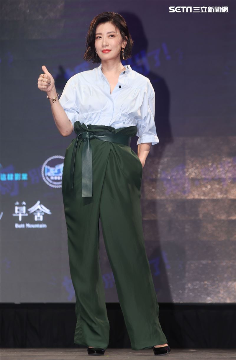 「媽，別鬧了！」飾演女兒的賈靜雯。（記者邱榮吉/攝影）