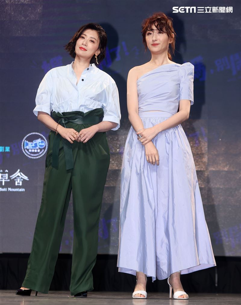 賈靜雯、柯佳嬿攜手演出影集「媽，別鬧了！」。（記者邱榮吉/攝影）