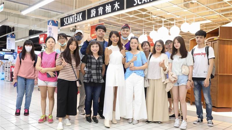 詩肯柚木　進駐桃園八德家樂福