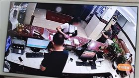 報復,大陸,杭州,報案,性侵,賓館,微信
https://k.sina.com.cn/article_1847582585_6e1fdf7904000oz9y.html?from=news&subch=onews