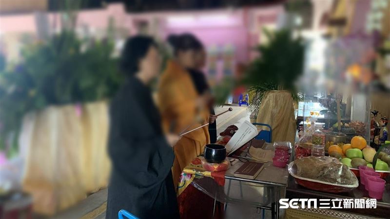 獨／女天天奔靈堂　真相…弒母共犯！