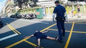 毒品,路中央,吸食,板橋,翻攝畫面