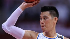 林書豪被肘擊嘴角鮮血直流。（圖／翻攝自微博）