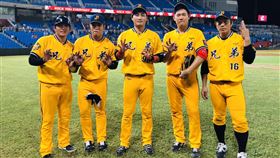 中信兄弟黃鈞聲（左起）、陳子豪、蘇緯達、許基宏和周思齊5人都轟出三分砲，創聯盟新紀錄。（圖／中信兄弟提供）