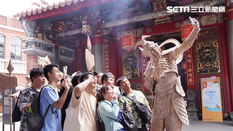 傳藝超神！神獸花車、會動門神等你搜