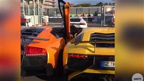 ▲藍寶堅尼前後任大牛龜速互撞（圖／翻攝自Varryx Youtube）